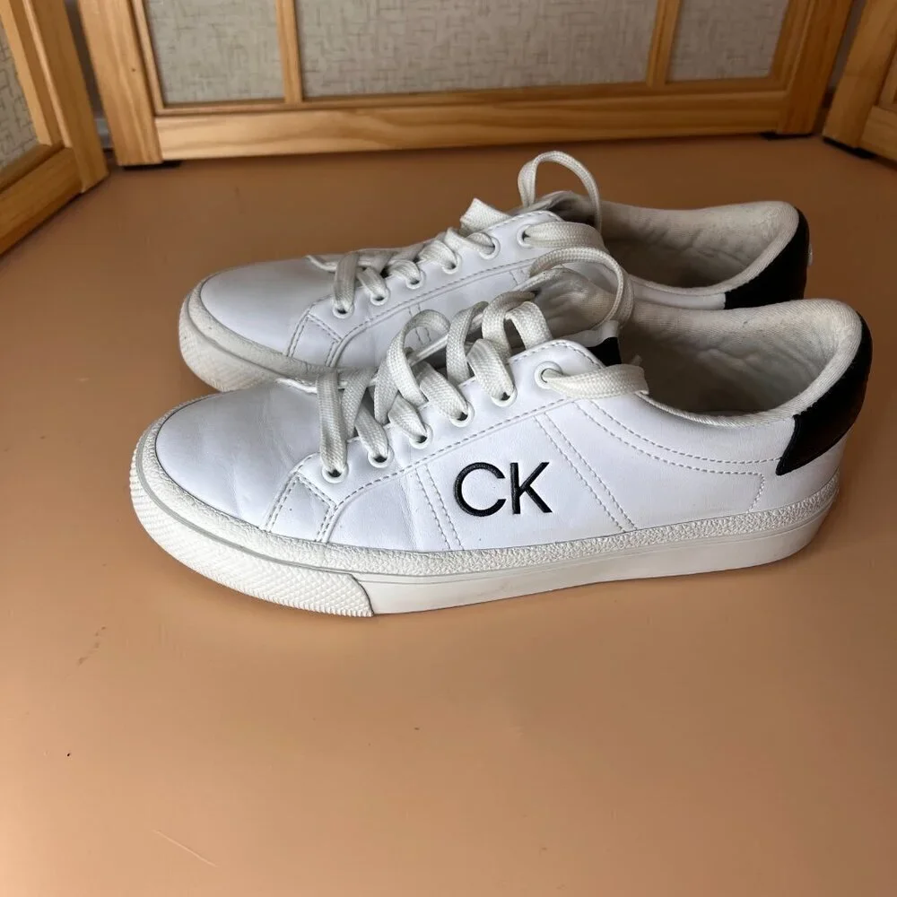 Calvin Klein Womens Claire Casual Fashion Sneakers Size 7 White Black Low Top